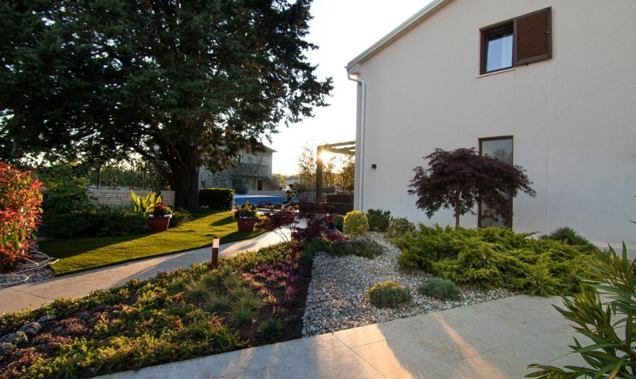 Villa Caprice Milohnici Esterno foto