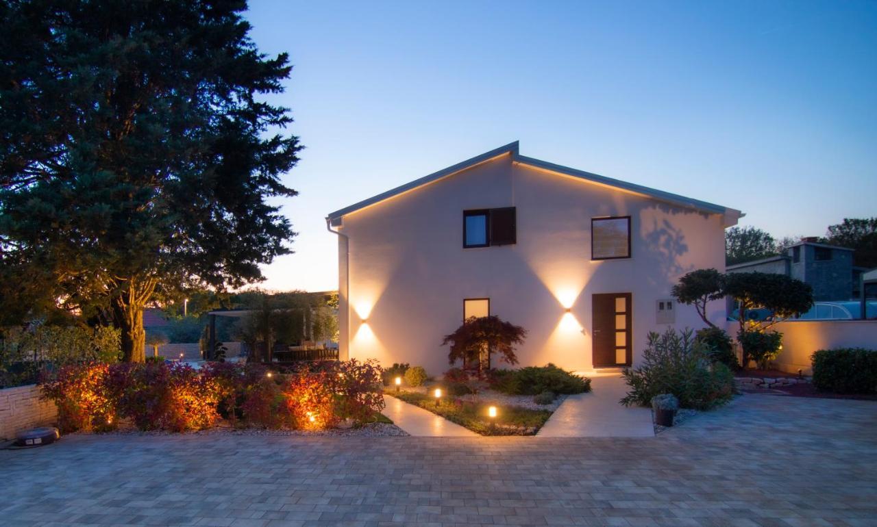 Villa Caprice Milohnici Esterno foto