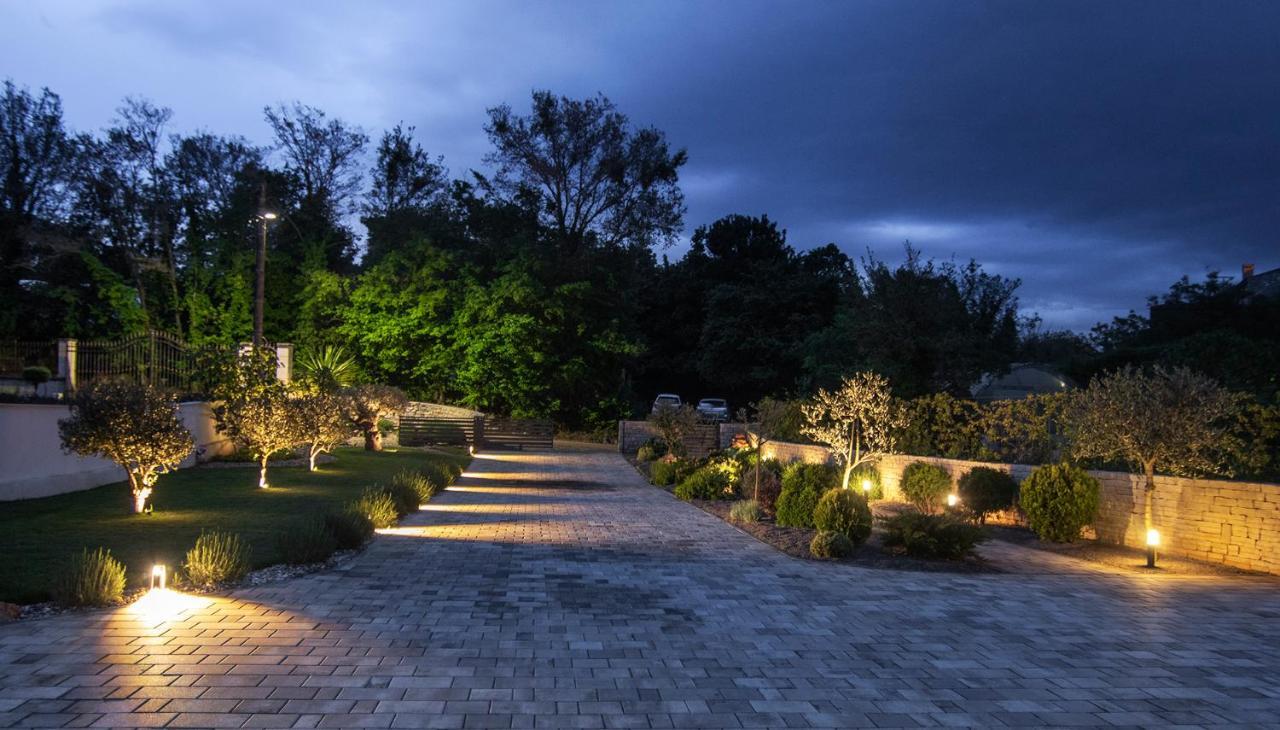 Villa Caprice Milohnici Esterno foto